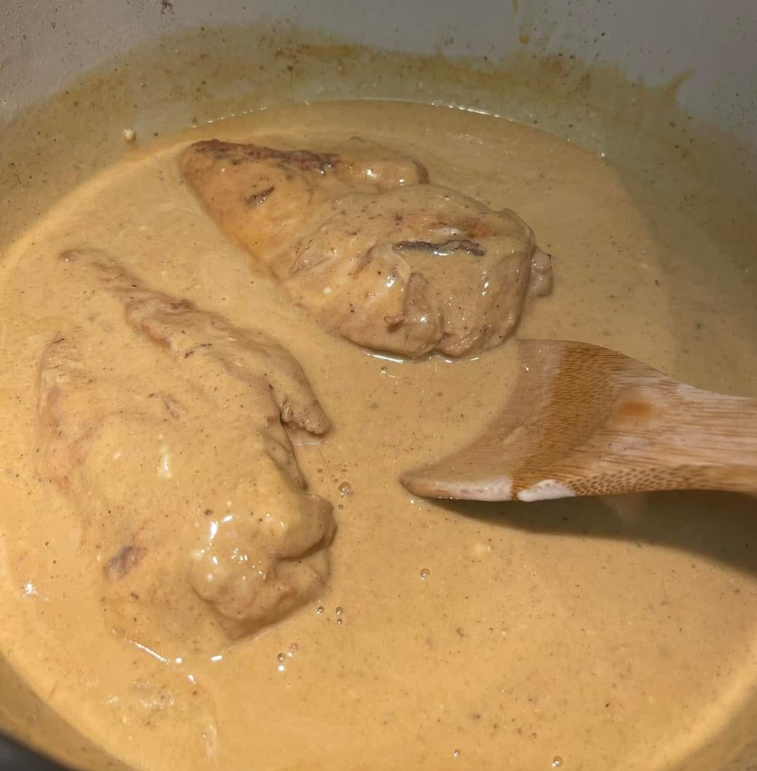 Chickn Paprikash (Csirke Paprikás)